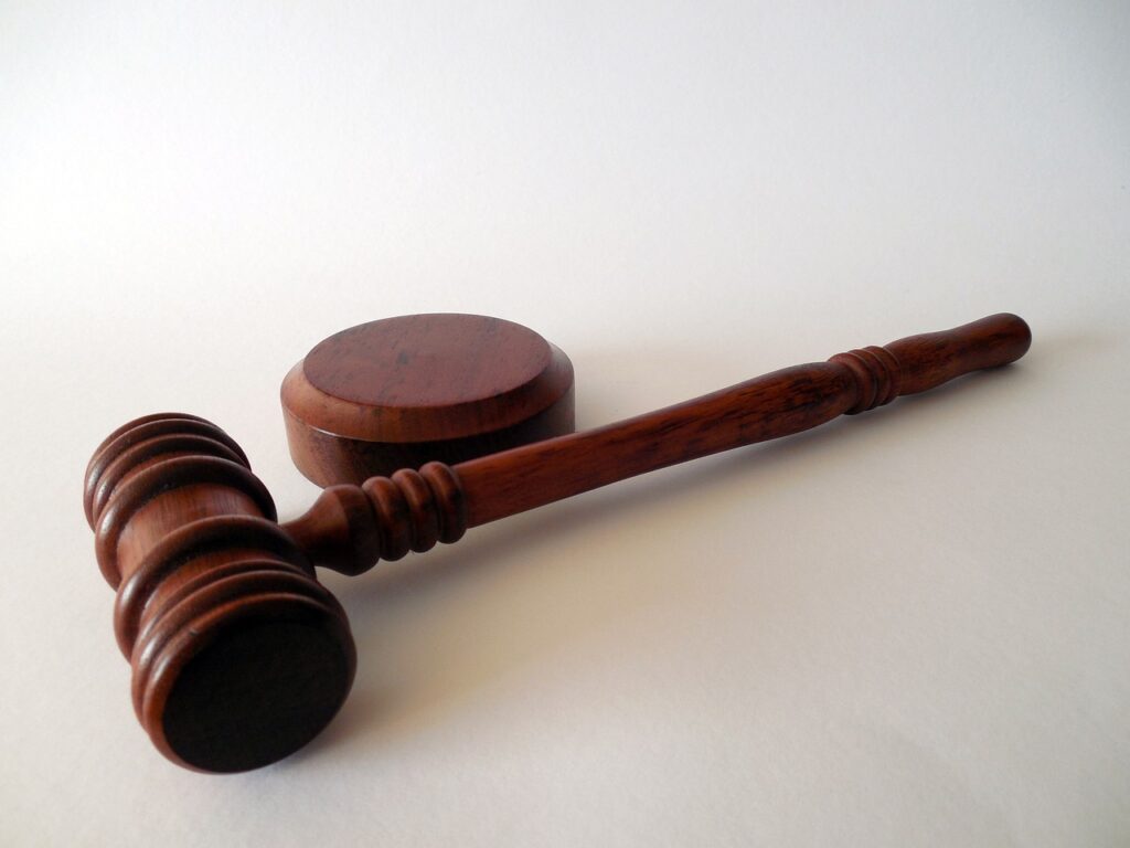 Imagen del mazo de un juez representando al Poder Judicial.